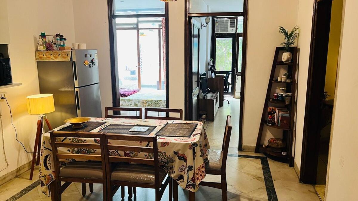 3bhk Grand Party House Prime Location With Parking * New Delhi