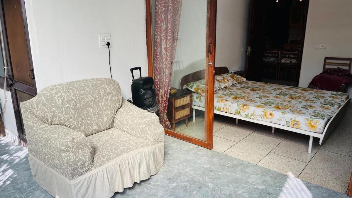 3bhk Grand Party House Prime Location With Parking Apartment