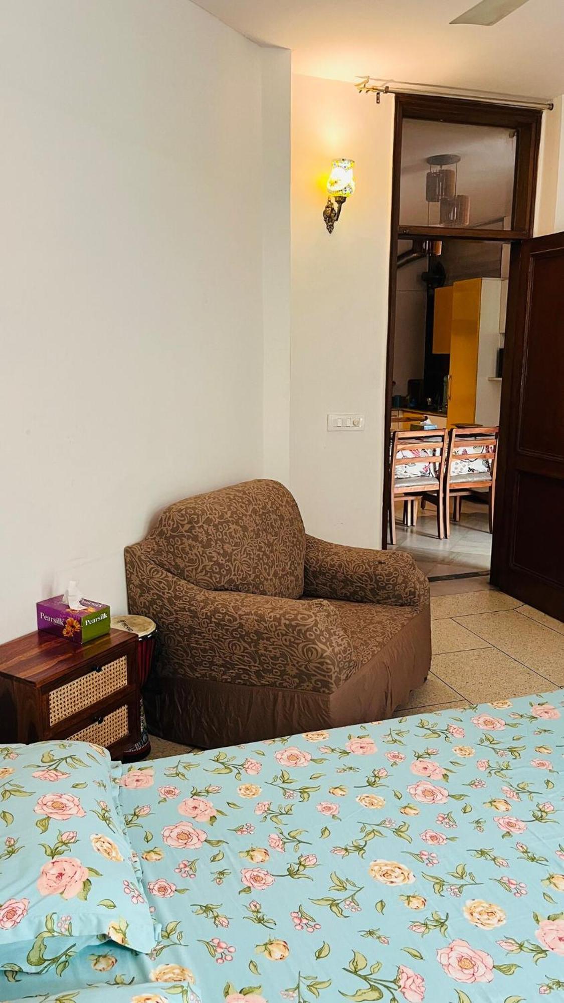 3bhk Grand Party House Prime Location With Parking Apartment New Delhi