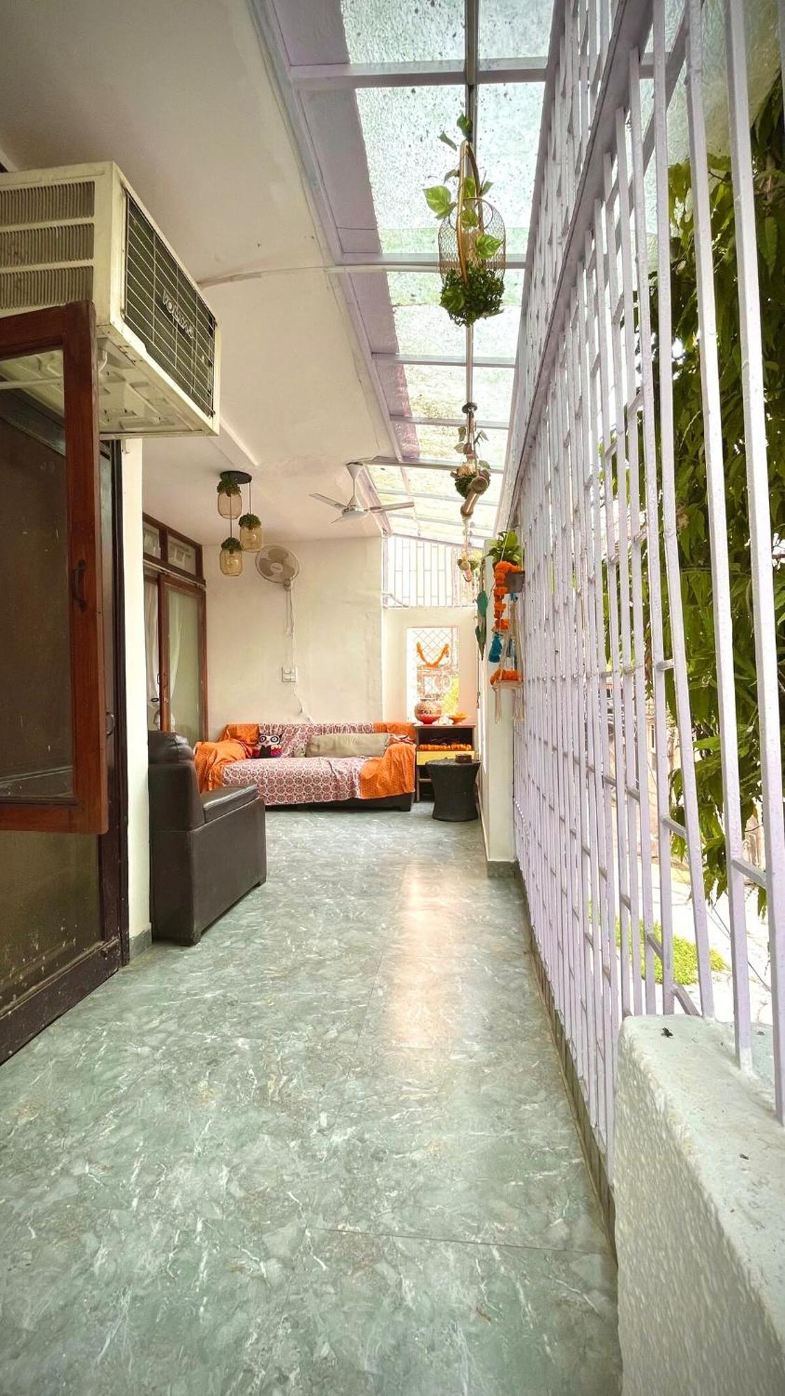 3bhk Grand Party House Prime Location With Parking *