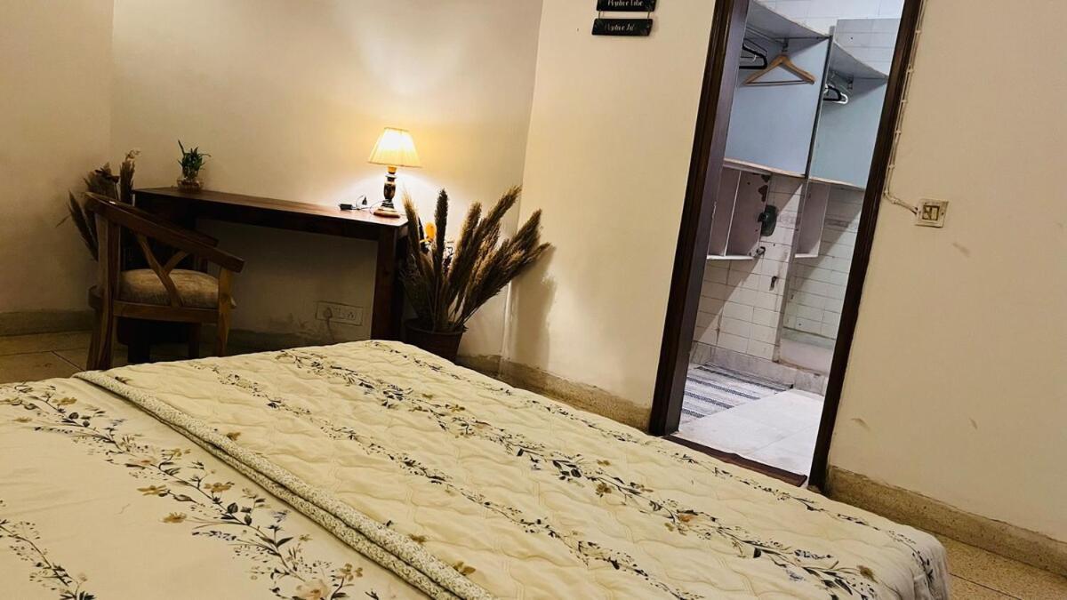 3bhk Grand Party House Prime Location With Parking Apartment New Delhi