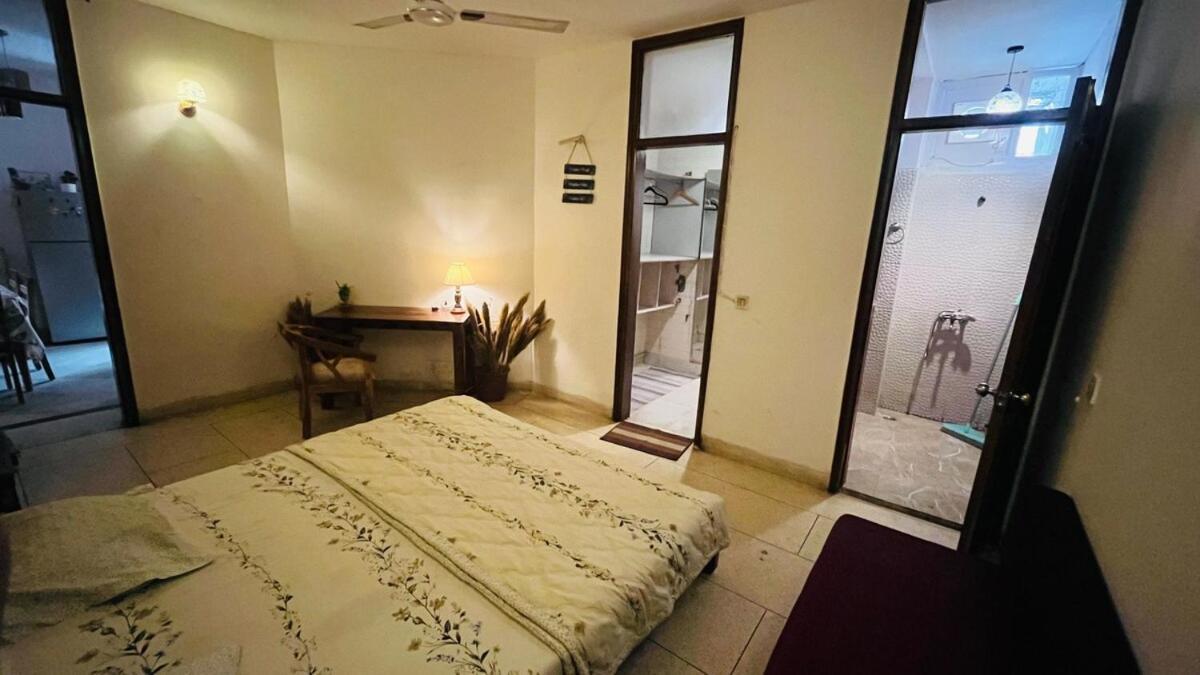 Apartment 3bhk Grand Party House Prime Location With Parking New Delhi